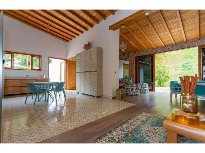 Finca en venta en El Tambo, La Ceja, 430 m² · foto 2 de 13