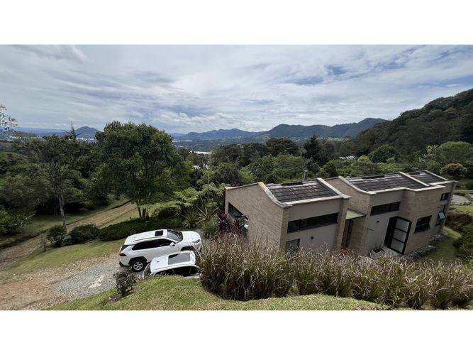 Finca en venta en El Tambo, La Ceja, 197 m² · foto 4 de 24
