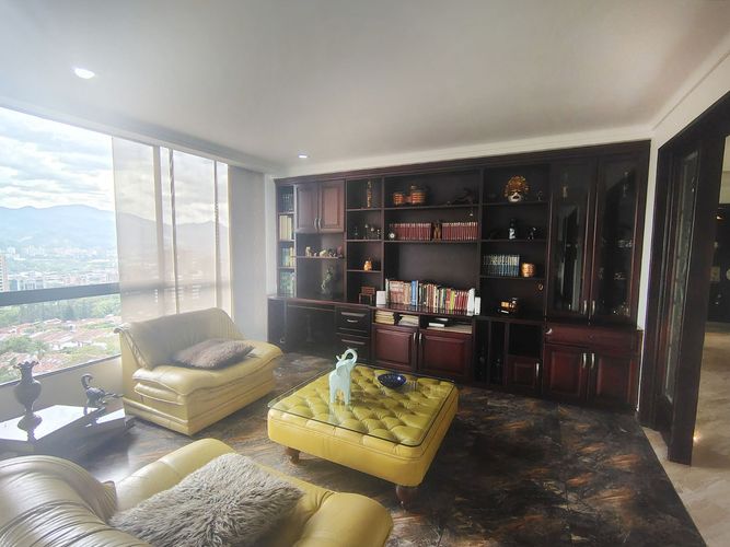 Apartamento de 3 alcobas en arriendo en El Poblado, Medellín, 215 m² · foto 4 de 18