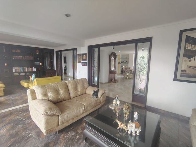 Apartamento de 3 alcobas en arriendo en El Poblado, Medellín, 215 m² · foto 5 de 18