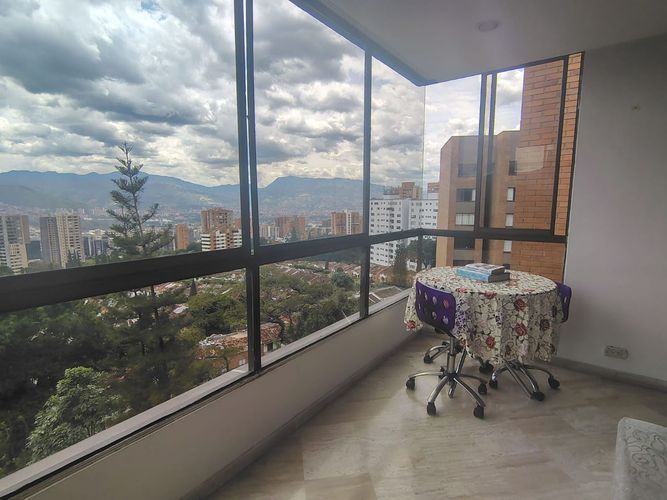 Apartamento de 3 alcobas en arriendo en El Poblado, Medellín, 215 m² · foto 9 de 18