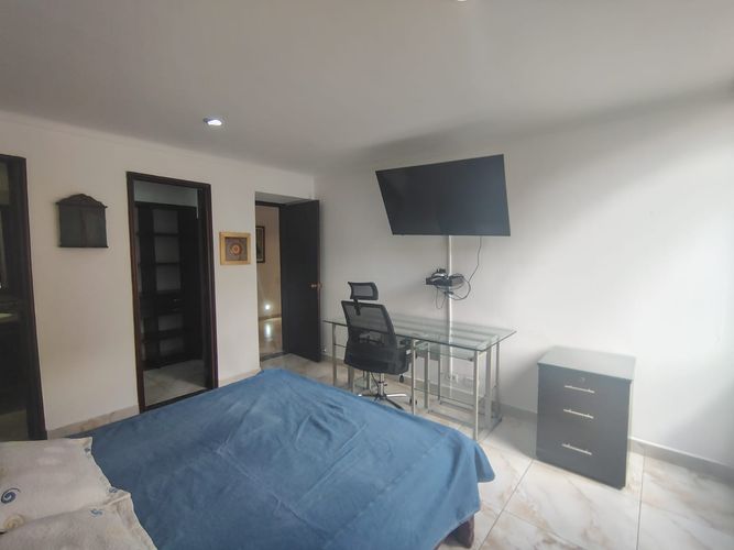 Apartamento de 3 alcobas en arriendo en El Poblado, Medellín, 215 m² · foto 13 de 18