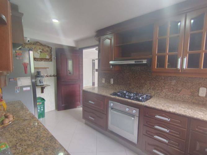 Apartamento de 3 alcobas en arriendo en El Poblado, Medellín, 215 m² · foto 7 de 18