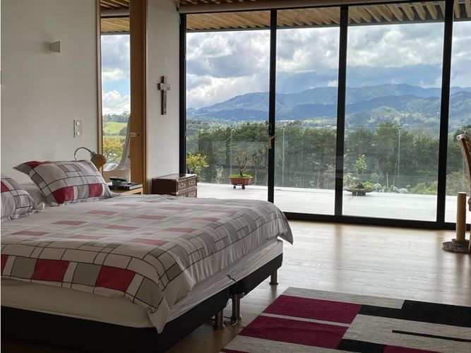 Casa de 4 alcobas en venta en Las Palmas, Envigado, 487 m² · foto 11 de 23