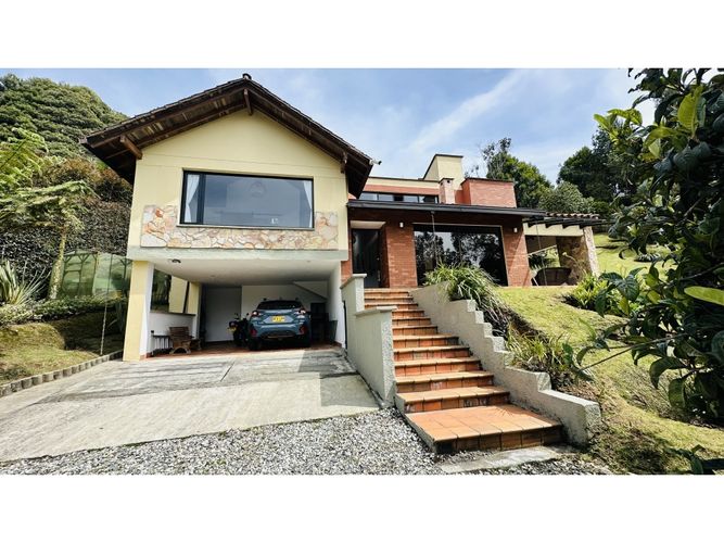 Casa en venta en Carrizales, Envigado, 242 m² · foto 3 de 24