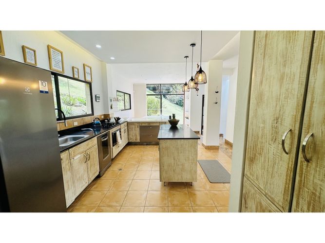 Casa en venta en Carrizales, Envigado, 242 m² · foto 5 de 24