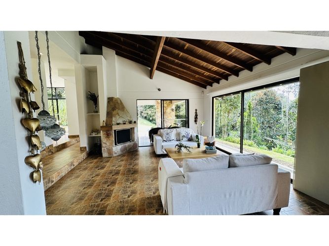 Casa en venta en Carrizales, Envigado, 242 m² · foto 8 de 24