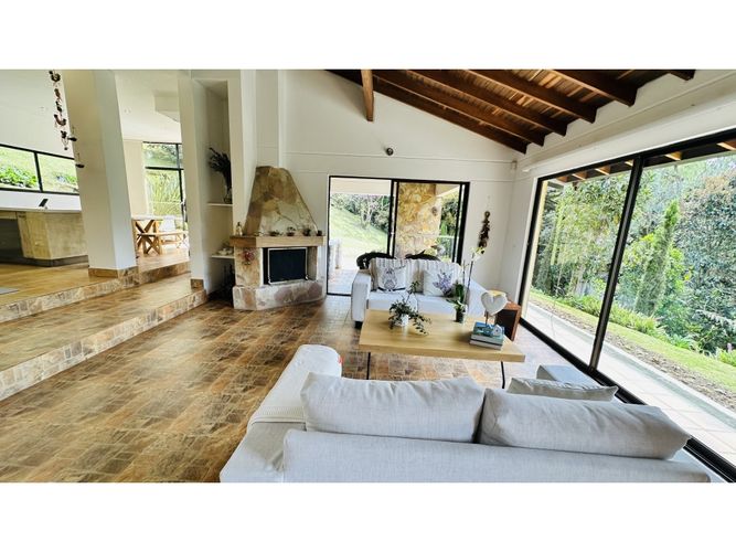Casa en venta en Carrizales, Envigado, 242 m² · foto 9 de 24