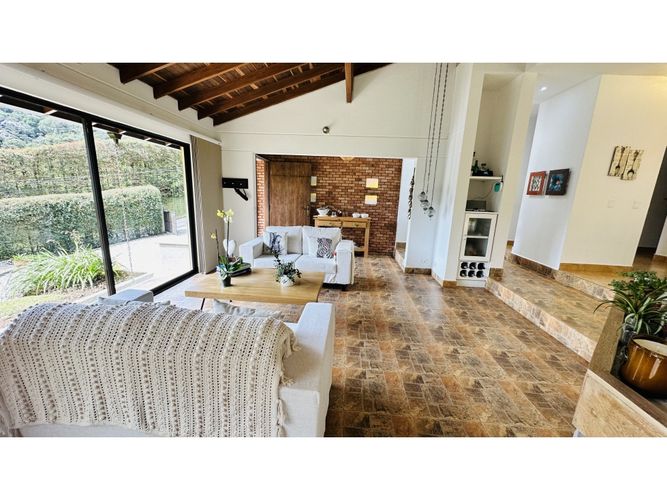 Casa en venta en Carrizales, Envigado, 242 m² · foto 10 de 24
