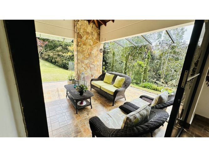 Casa en venta en Carrizales, Envigado, 242 m² · foto 11 de 24