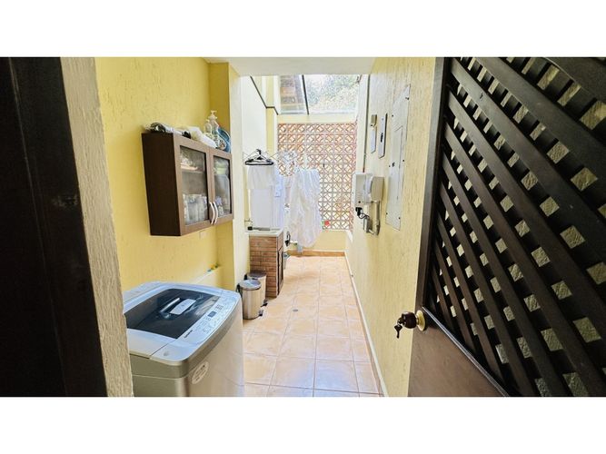 Casa en venta en Carrizales, Envigado, 242 m² · foto 12 de 24