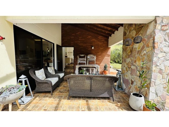 Casa en venta en Carrizales, Envigado, 242 m² · foto 14 de 24