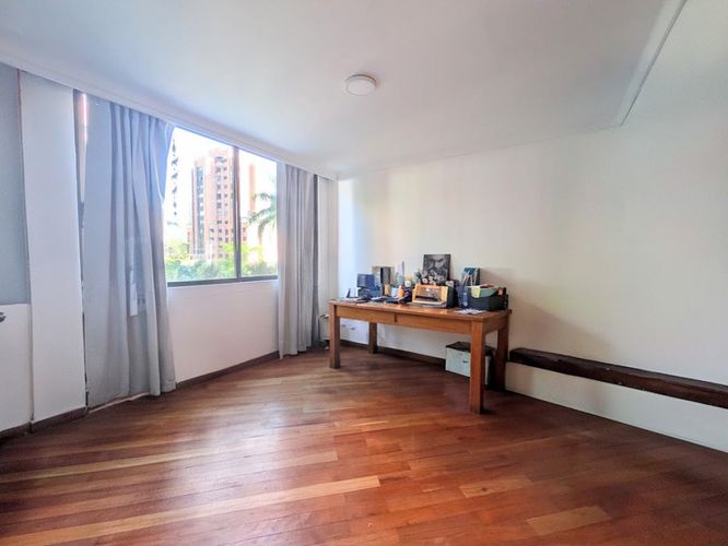 Apartamento de 4 alcobas en arriendo en El Castillo, Medellín, 260 m² · foto 5 de 14