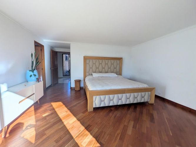 Apartamento de 4 alcobas en arriendo en El Castillo, Medellín, 260 m² · foto 11 de 14