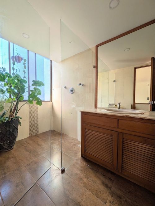 Apartamento de 4 alcobas en arriendo en El Castillo, Medellín, 260 m² · foto 14 de 14