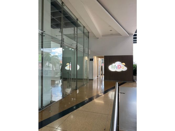 Local en venta en El Poblado, Medellín, 73 m² · foto 2 de 5