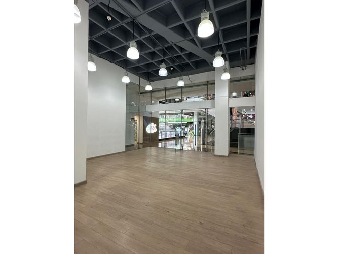 Local en venta en El Poblado, Medellín, 73 m² · foto 3 de 5