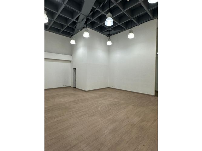 Local en venta en El Poblado, Medellín, 73 m² · foto 5 de 5