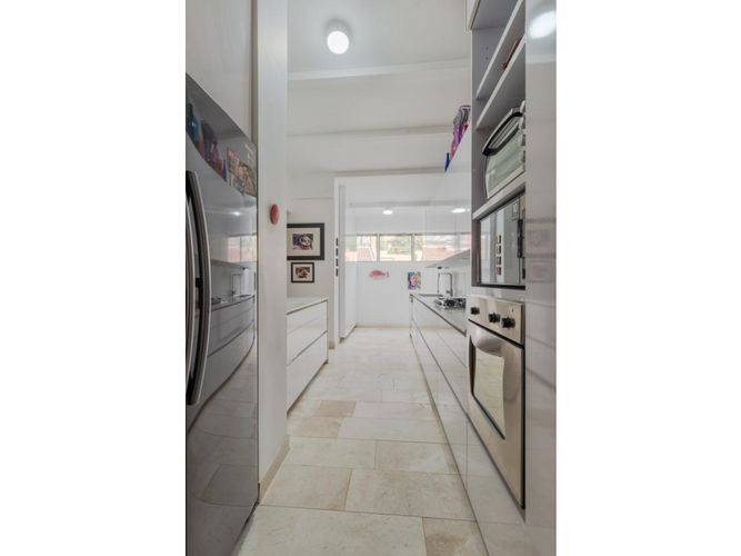 Apartamento de 2 alcobas en venta en El Poblado, Medellín, 230 m² · foto 8 de 15