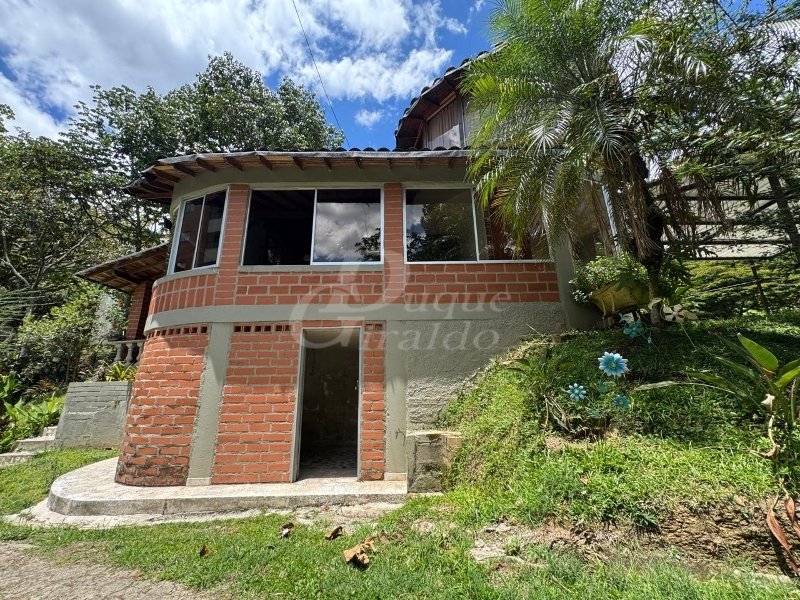 Casa en arriendo en El Trianon, Envigado · foto 2 de 20