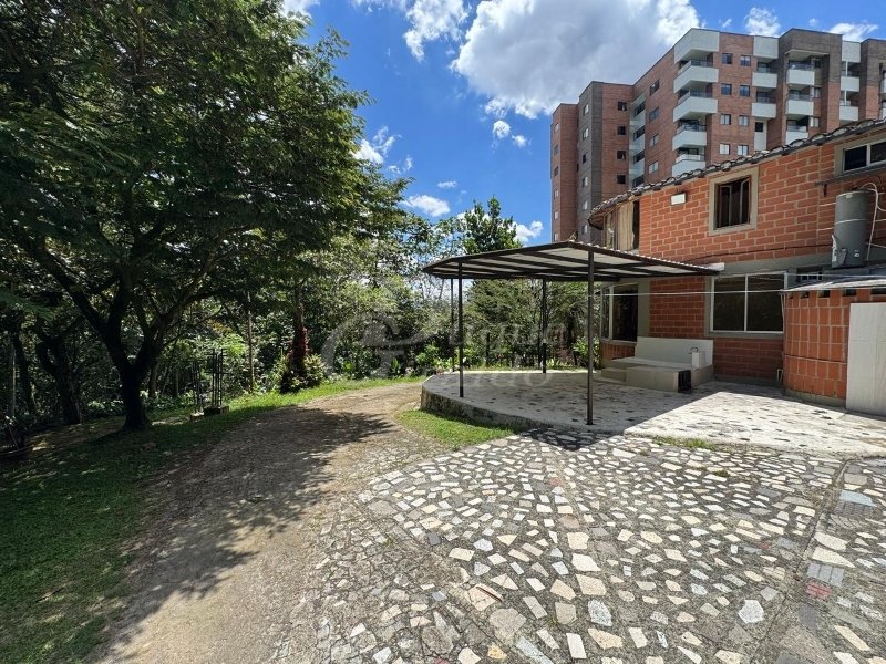 Casa en arriendo en El Trianon, Envigado · foto 3 de 20
