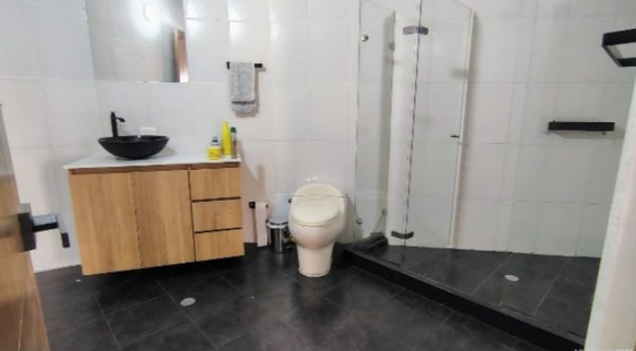 Casa de 5 alcobas en venta en El Tesoro, Medellín, 432 m² · foto 22 de 24