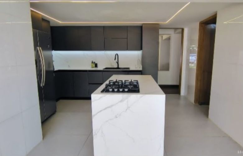 Casa de 5 alcobas en venta en El Tesoro, Medellín, 432 m² · foto 5 de 24