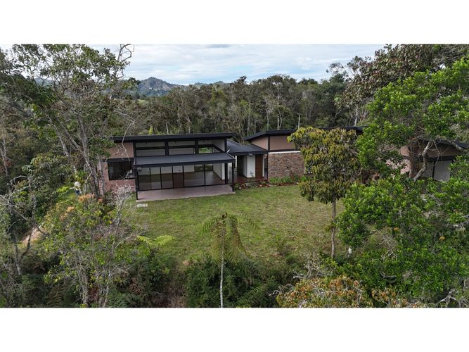 Casa de 3 alcobas en venta en Pantanillo, El Retiro, 332 m² · foto 2 de 24