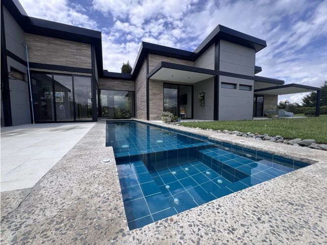 Casa de 4 alcobas en venta en Pantanillo, El Retiro, 420 m² · foto 2 de 24