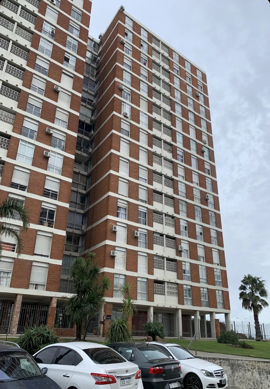 Exclusivo apartamento en alquiler, de 3 dormitorios a solo 50 metros de la Rambla, en el codiciado Barrio Sur.