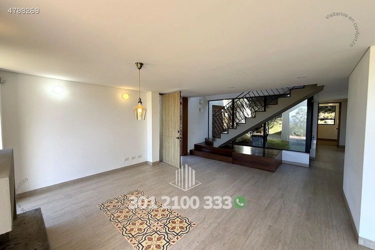 Casa de 4 alcobas en venta en Lomitas, La Ceja, 309 m² · foto 2 de 24