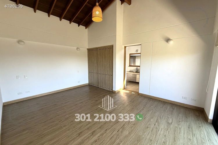 Casa de 4 alcobas en venta en Lomitas, La Ceja, 309 m² · foto 21 de 24