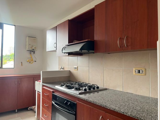 Apartamento de 3 alcobas en arriendo en Loma Del Esmeraldal, Envigado, 85 m² · foto 2 de 14