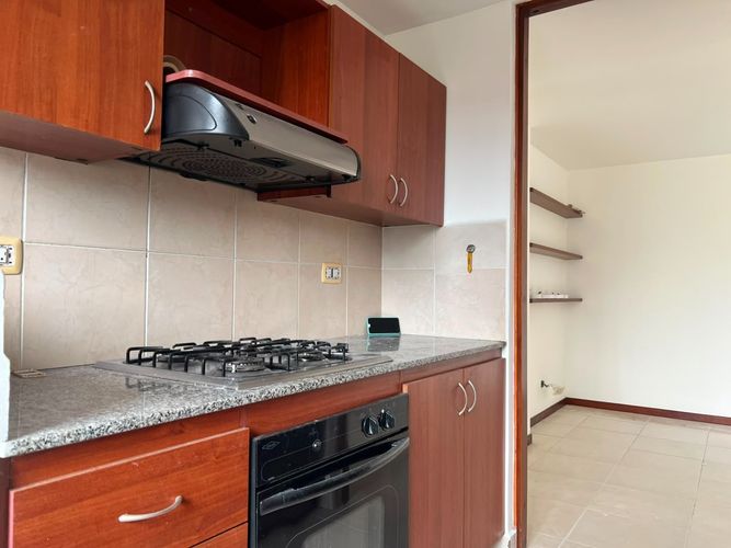 Apartamento de 3 alcobas en arriendo en Loma Del Esmeraldal, Envigado, 85 m² · foto 3 de 14
