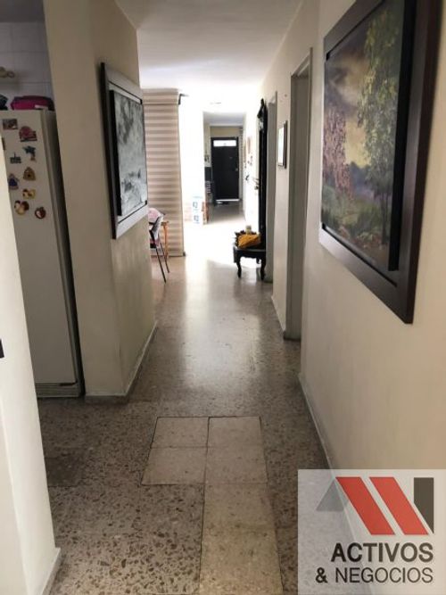 Casa de 6 alcobas en venta en Laureles, Medellín, 400 m² · foto 9 de 20