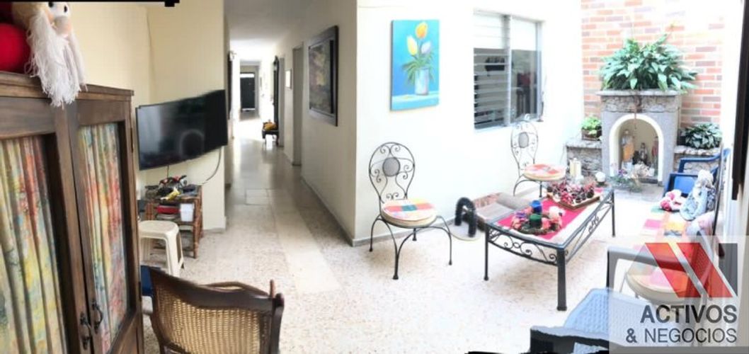 Casa de 6 alcobas en venta en Laureles, Medellín, 400 m² · foto 10 de 20