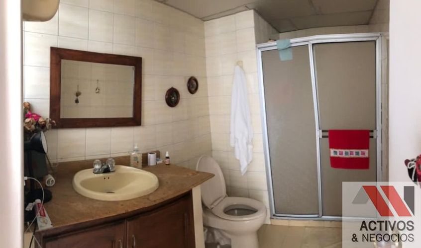 Casa de 6 alcobas en venta en Laureles, Medellín, 400 m² · foto 16 de 20