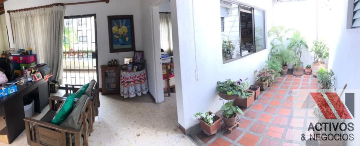 Casa de 6 alcobas en venta en Laureles, Medellín, 400 m² · foto 19 de 20