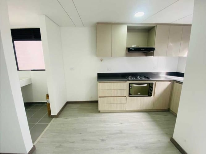 Apartamento de 3 alcobas en arriendo en Las Palmas, Medellín, 76 m² · foto 2 de 24