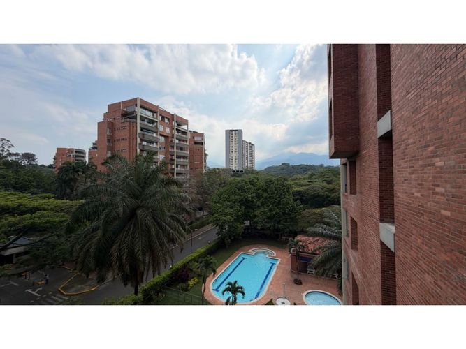 Apartamento de 4 alcobas en venta en Ciudad Jardin, Cali, 171 m² · foto 3 de 24