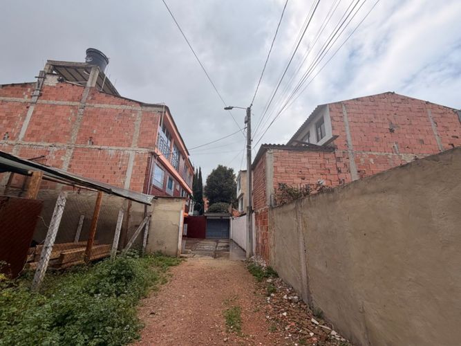 Casa de 11 alcobas en venta en Siberia, Cota, 468 m² · foto 2 de 24