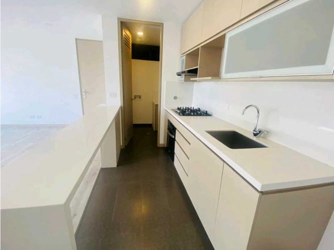 Apartamento de 2 alcobas en arriendo en Altos Del Poblado, Medellín, 80 m² · foto 2 de 16