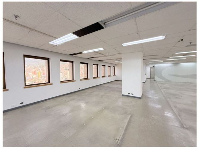 Local en venta en La Candelaria, Medellín, 376 m² · foto 7 de 15