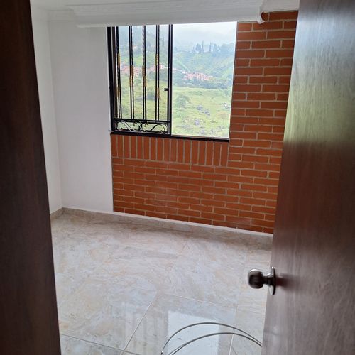 Apartamento de 3 alcobas en venta en El Trapiche, Bello, 73 m² · foto 11 de 24