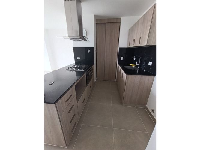 Apartamento de 2 alcobas en venta en Centro, Rionegro, 85 m² · foto 2 de 17