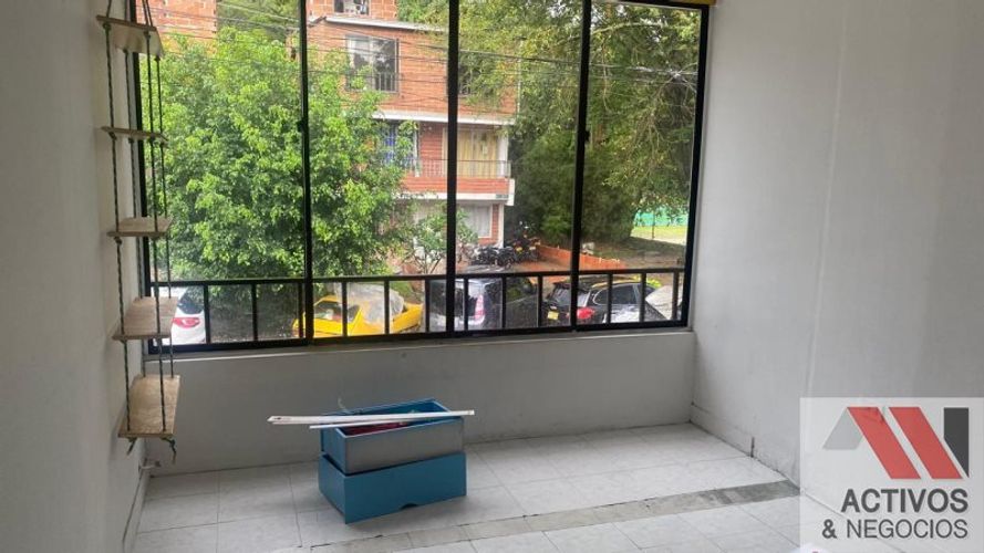 Casa de 3 alcobas en venta en Las Violetas, Medellín, 162 m² · foto 3 de 24