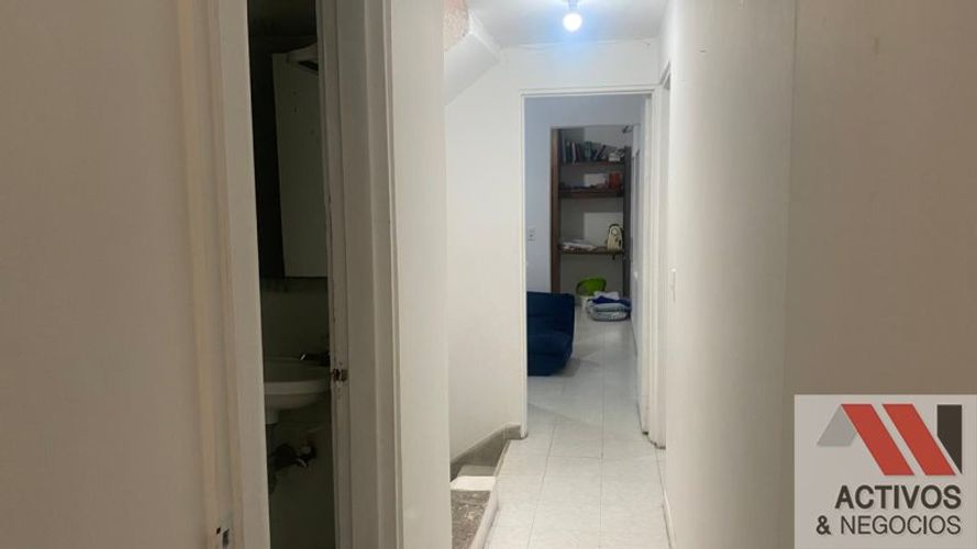 Casa de 3 alcobas en venta en Las Violetas, Medellín, 162 m² · foto 11 de 24
