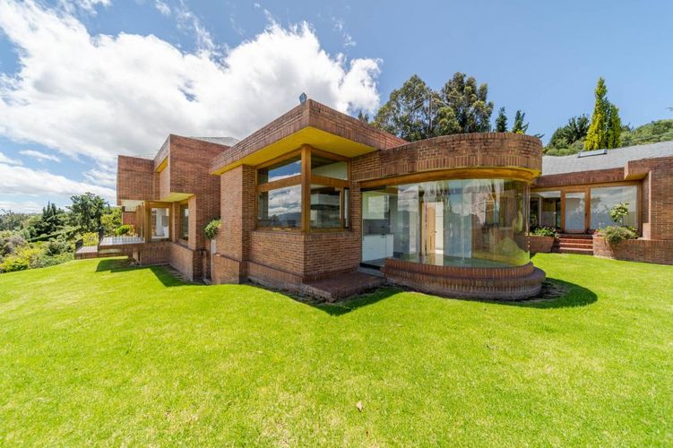 Casa de 4 alcobas en venta en Santa Rita, Chía, 1100 m² · foto 2 de 24