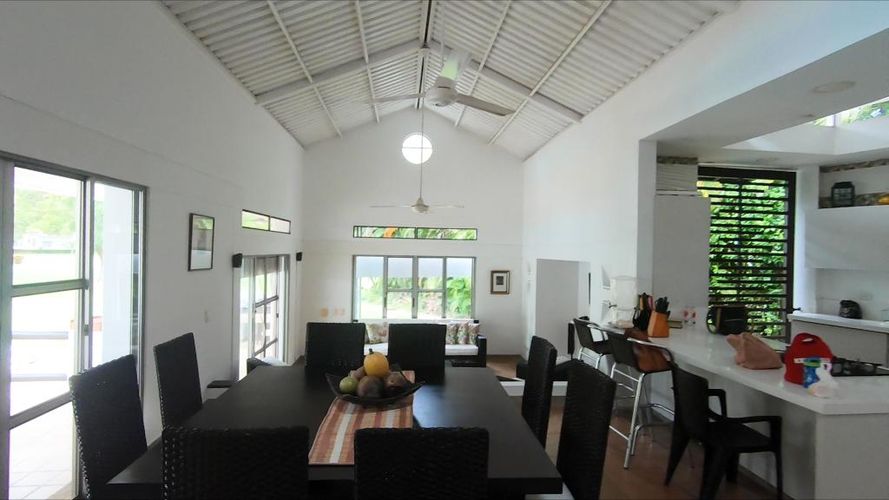 Casa de 5 alcobas en venta en Girardot, Girardot, 300 m² · foto 3 de 16