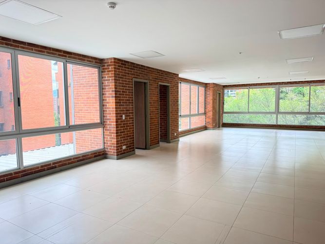 Oficina en arriendo en El Poblado, Medellín, 139 m² · foto 7 de 14